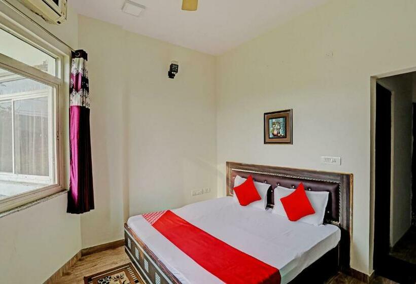 트리플 클래식 룸, Oyo Flagship Green Vatika Resort