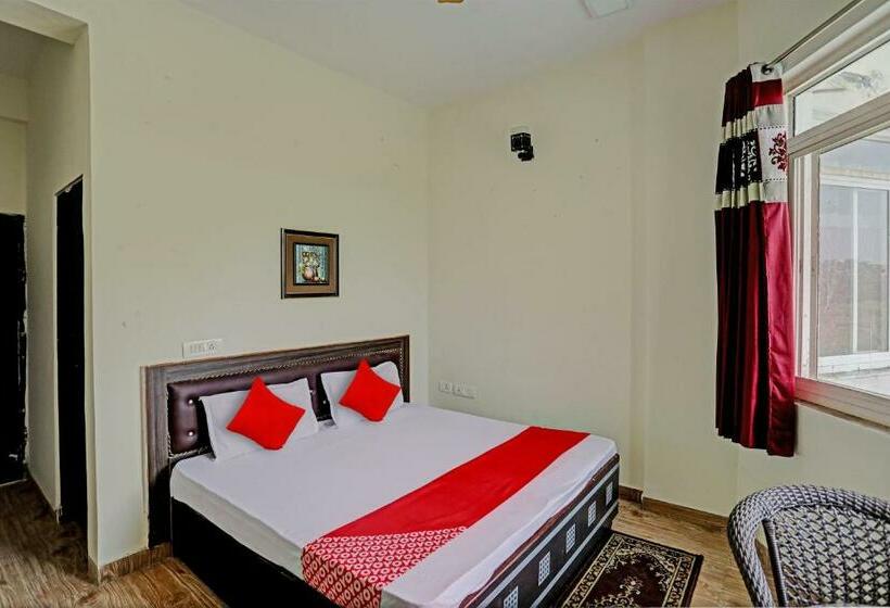 트리플 클래식 룸, Oyo Flagship Green Vatika Resort