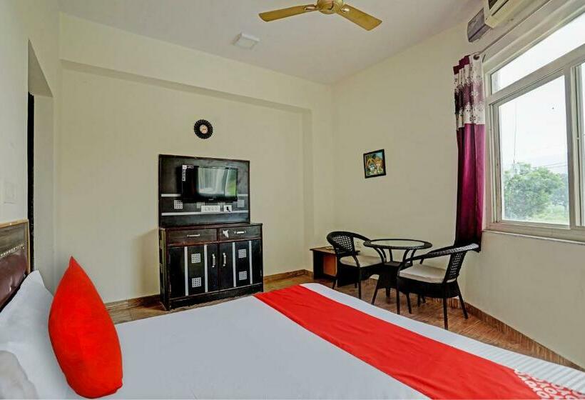 트리플 클래식 룸, Oyo Flagship Green Vatika Resort