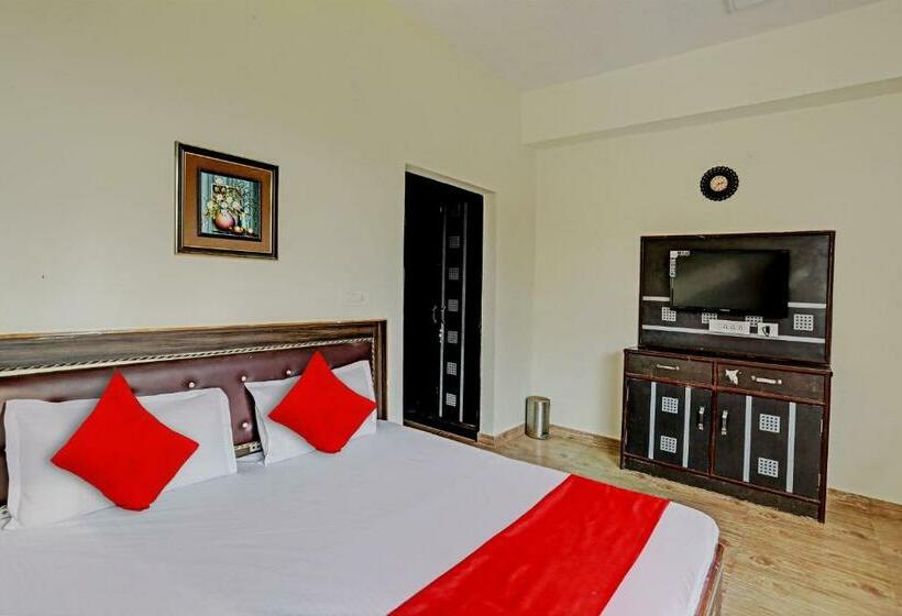 트리플 클래식 룸, Oyo Flagship Green Vatika Resort