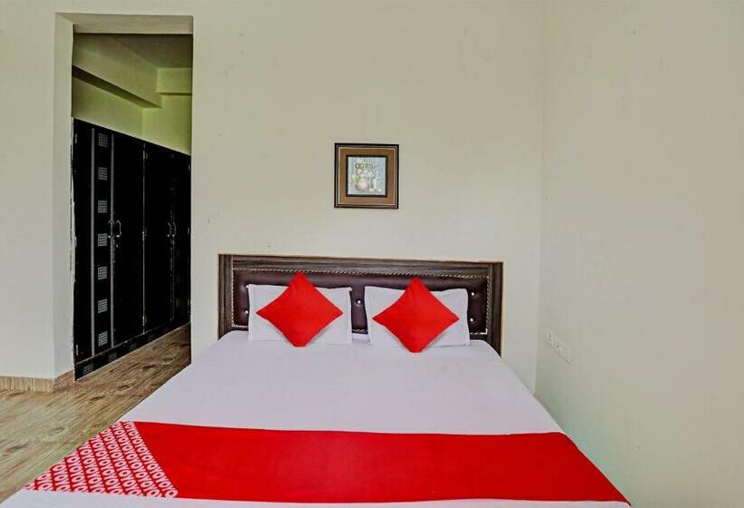 트리플 클래식 룸, Oyo Flagship Green Vatika Resort