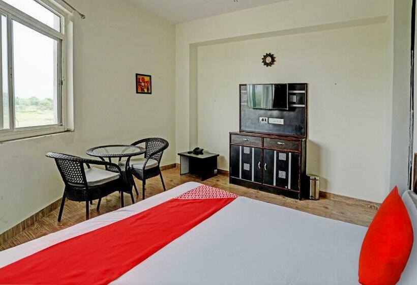 트리플 클래식 룸, Oyo Flagship Green Vatika Resort