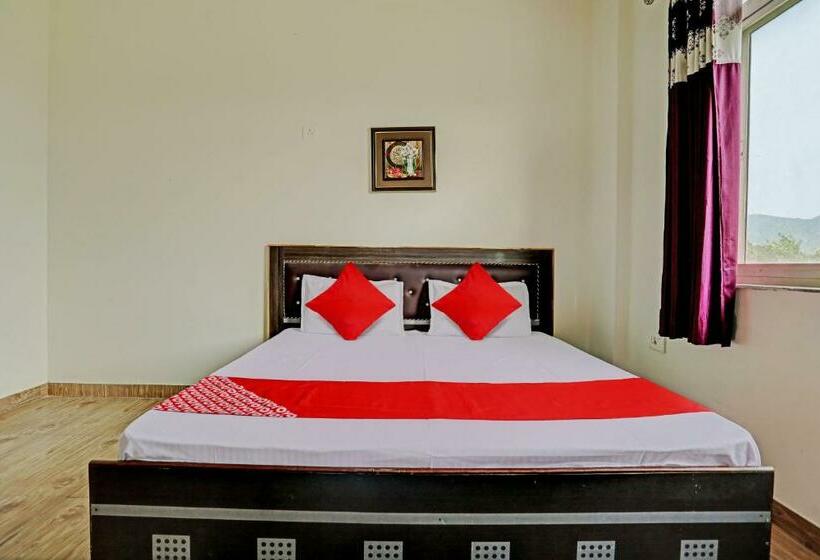 트리플 클래식 룸, Oyo Flagship Green Vatika Resort