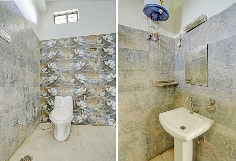 트리플 클래식 룸, Oyo Flagship Green Vatika Resort