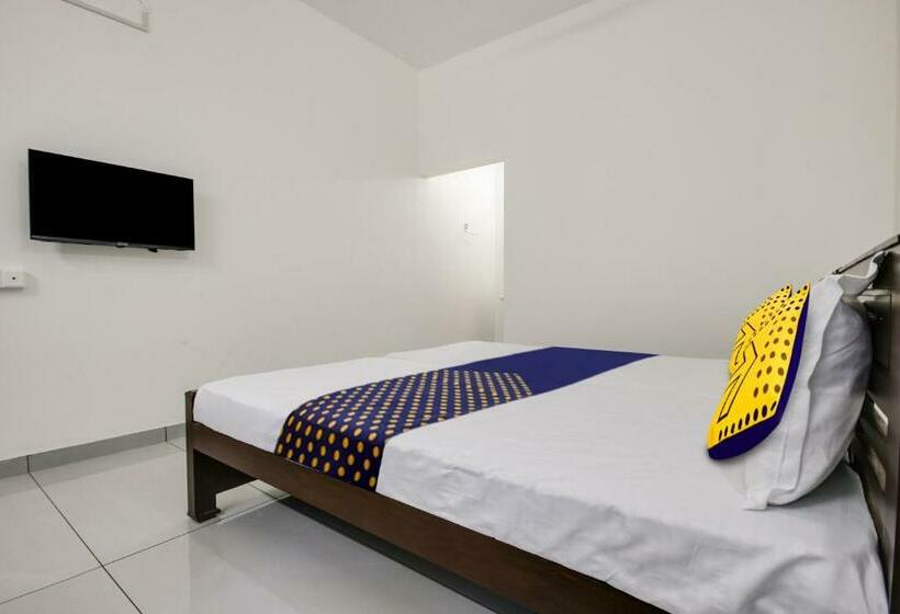 غرفة كلاسيكية ثلاثية, Al Ameen Punnapra