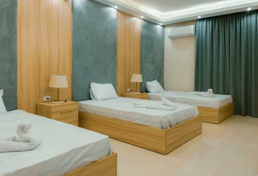 اتاق ساده سه نفره, Jumeirah Jacuzzi Pyramids View Inn