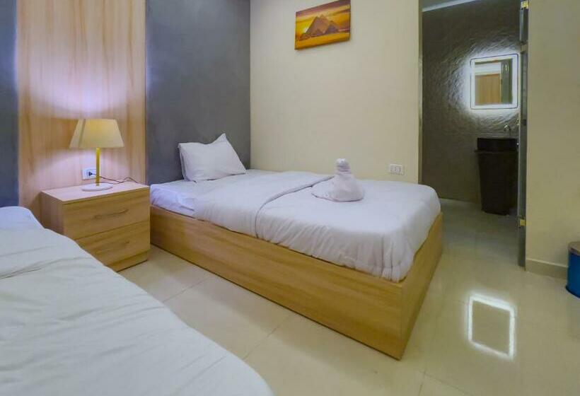 اتاق استاندارد, Jumeirah Jacuzzi Pyramids View Inn