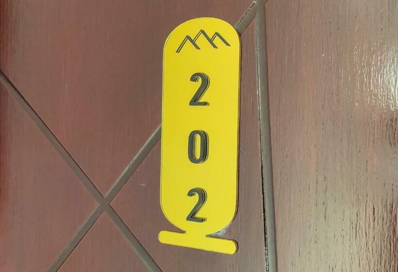 اتاق خانوادگی, Jumeirah Jacuzzi Pyramids View Inn