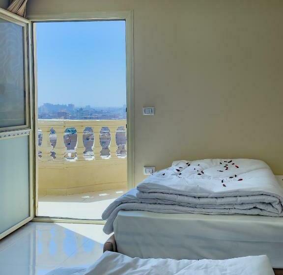 اتاق خانوادگی, Jumeirah Jacuzzi Pyramids View Inn