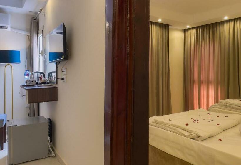 اتاق خانوادگی, Jumeirah Jacuzzi Pyramids View Inn