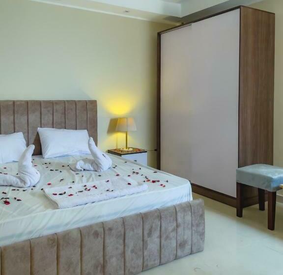 اتاق خانوادگی, Jumeirah Jacuzzi Pyramids View Inn