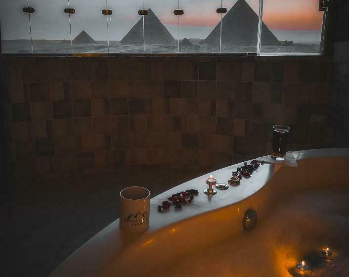 اتاق سوپریور با تخت بزرگ, Jumeirah Jacuzzi Pyramids View Inn