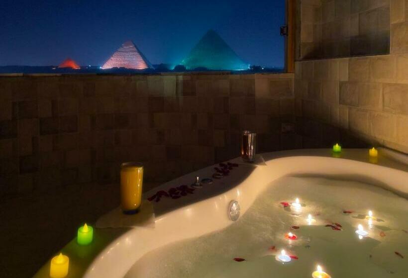 اتاق سوپریور با تخت بزرگ, Jumeirah Jacuzzi Pyramids View Inn