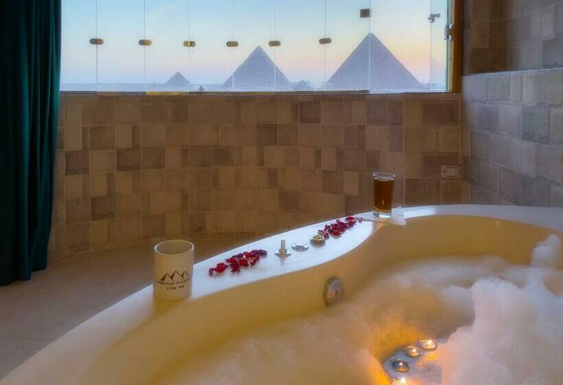اتاق سوپریور با تخت بزرگ, Jumeirah Jacuzzi Pyramids View Inn