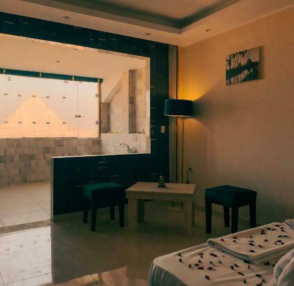 اتاق سوپریور با تخت بزرگ, Jumeirah Jacuzzi Pyramids View Inn