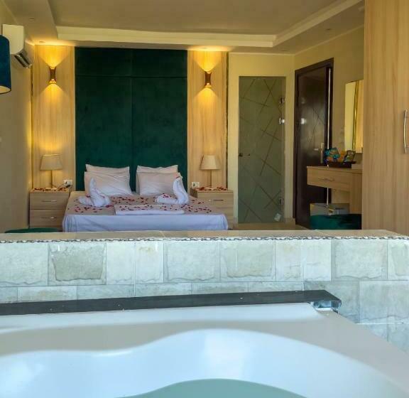 اتاق سوپریور با تخت بزرگ, Jumeirah Jacuzzi Pyramids View Inn