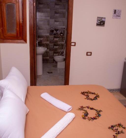 اتاق استاندارد, Jumeirah Jacuzzi Pyramids View Inn