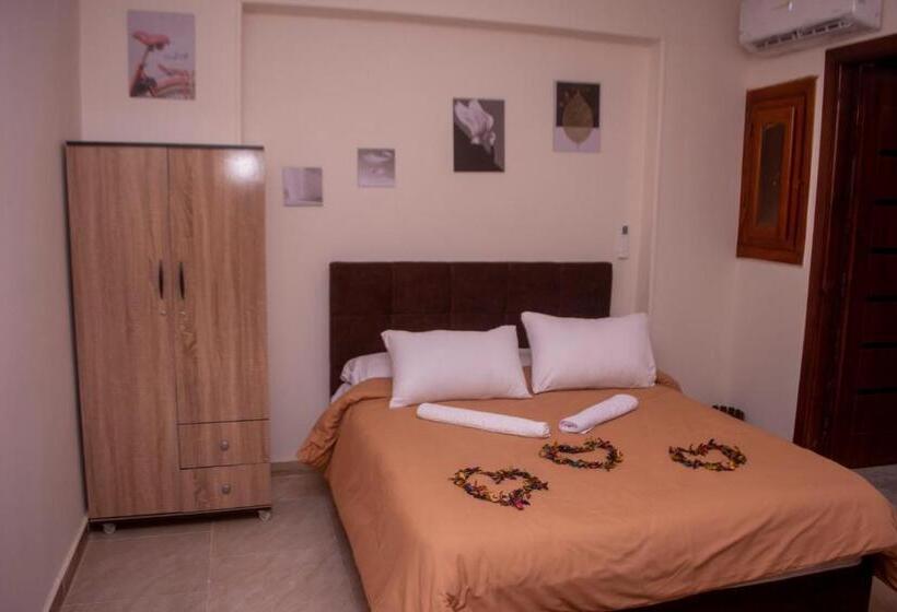 اتاق استاندارد, Jumeirah Jacuzzi Pyramids View Inn