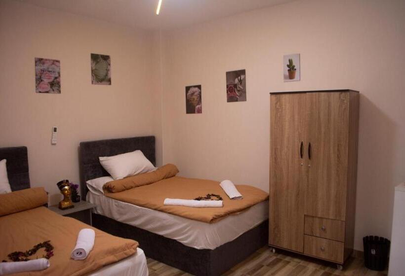 اتاق استاندارد, Jumeirah Jacuzzi Pyramids View Inn