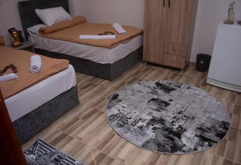 اتاق استاندارد, Jumeirah Jacuzzi Pyramids View Inn