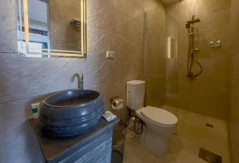 اتاق سوپریور با تخت بزرگ, Jumeirah Jacuzzi Pyramids View Inn
