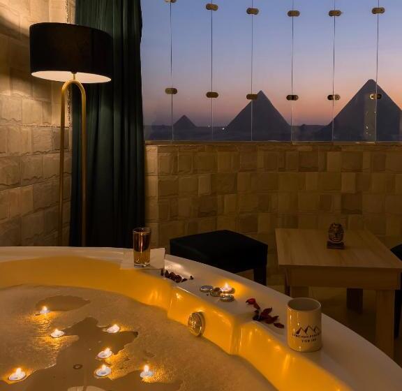 اتاق سوپریور با تخت بزرگ, Jumeirah Jacuzzi Pyramids View Inn