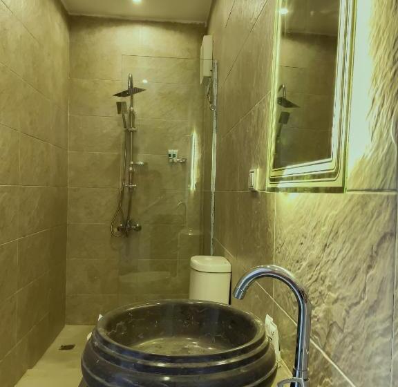 اتاق سوپریور با تخت بزرگ, Jumeirah Jacuzzi Pyramids View Inn