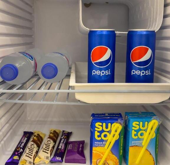 اتاق سوپریور با تخت بزرگ, Jumeirah Jacuzzi Pyramids View Inn