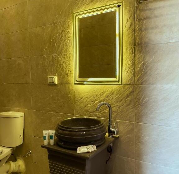 اتاق سوپریور با تخت بزرگ, Jumeirah Jacuzzi Pyramids View Inn