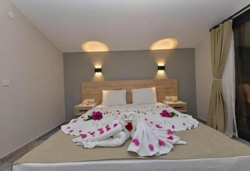 Perhehuone Merinäkymä, Trakheia Otel