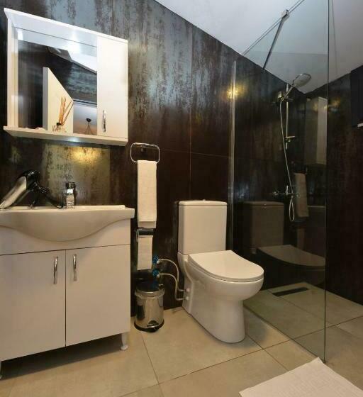 غرفة قياسية, Trakheia Otel