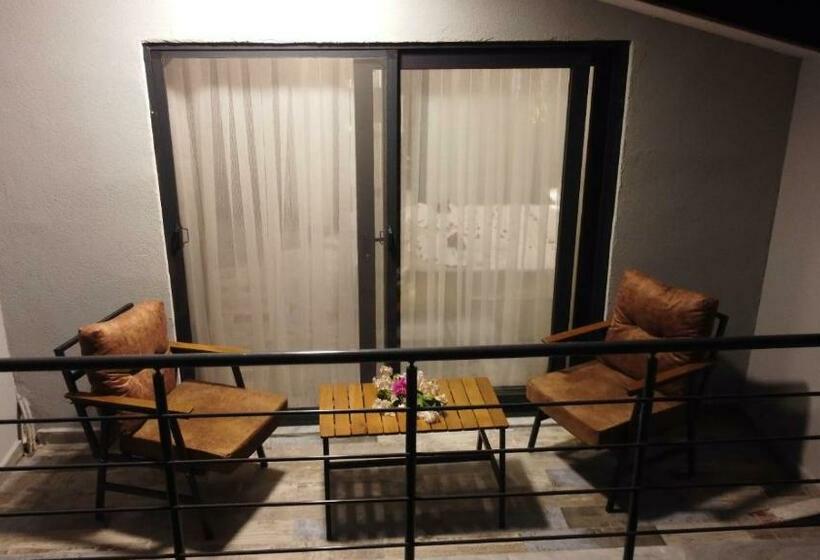 Номер Стандарт, Trakheia Otel