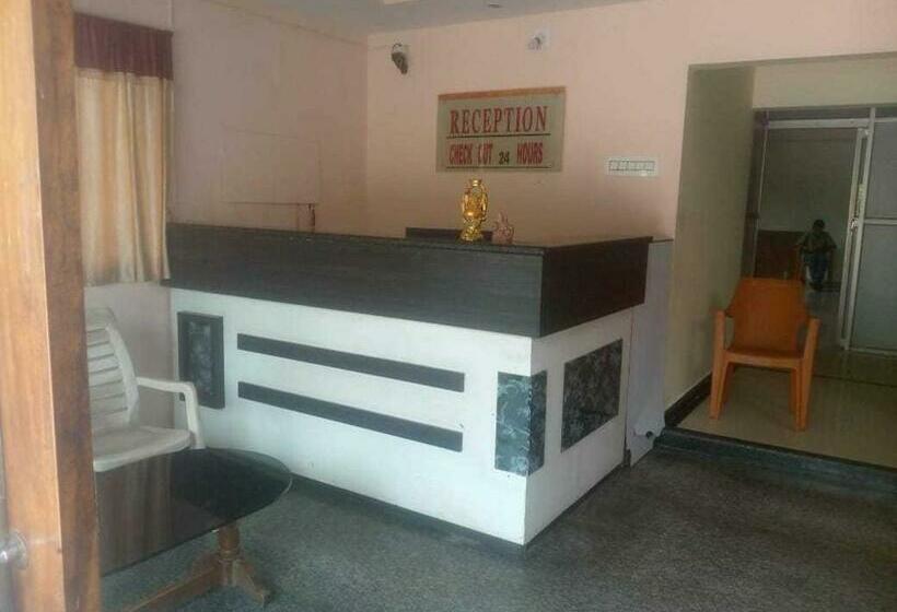 חדר קלאסי לשלושה, Oyo Shree Krishna Cottage