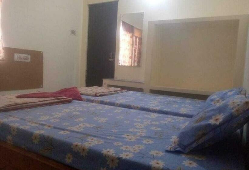 חדר קלאסי לשלושה, Oyo Shree Krishna Cottage