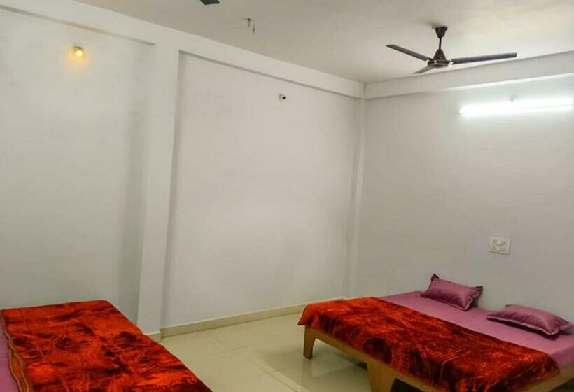 اتاق خانوادگی, Shree Maruti Guest House
