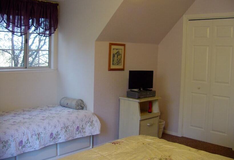 标准三人间, Apple Blossom Inn