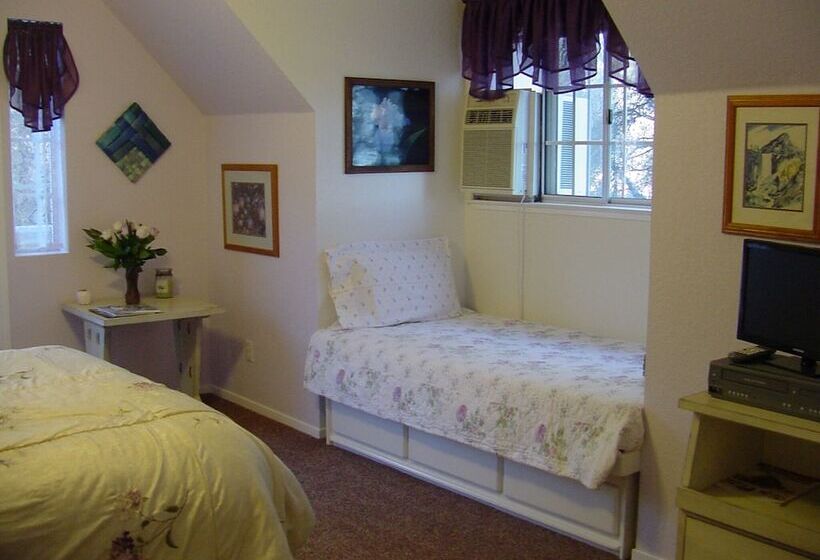 标准三人间, Apple Blossom Inn