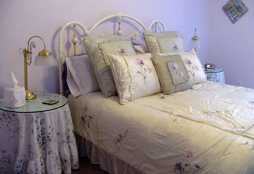 标准三人间, Apple Blossom Inn