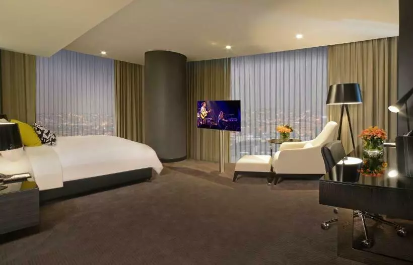 اتاق استاندارد با تخت بزرگ, Amman Rotana