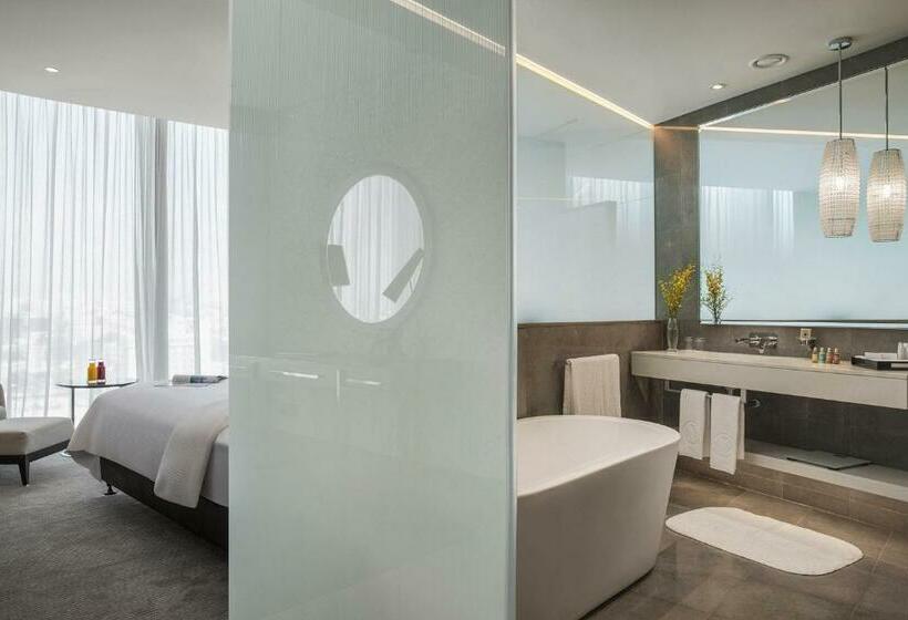 Club Room King Bed, Amman Rotana