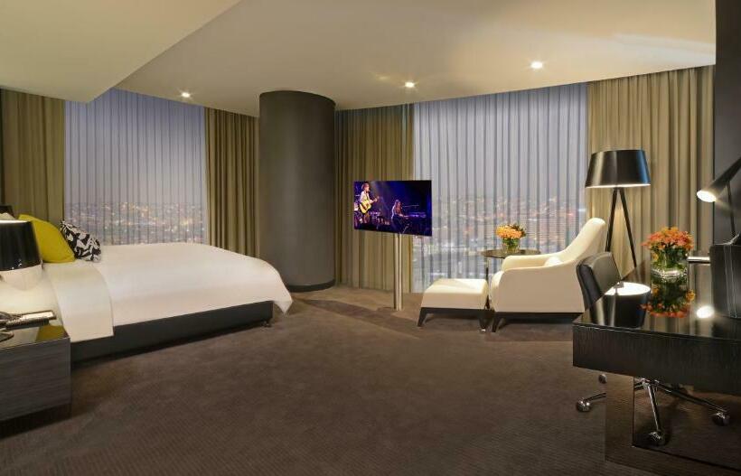 Club Room King Bed, Amman Rotana