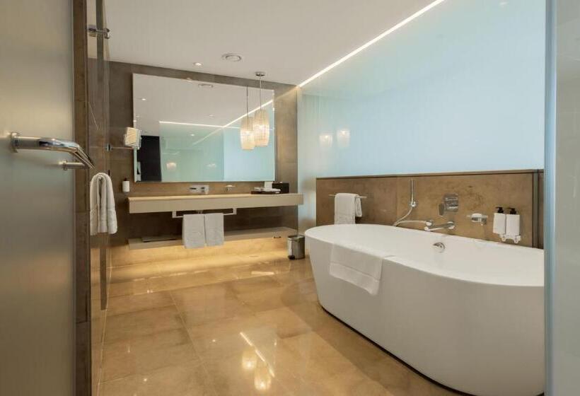 اتاق کلاب, Amman Rotana