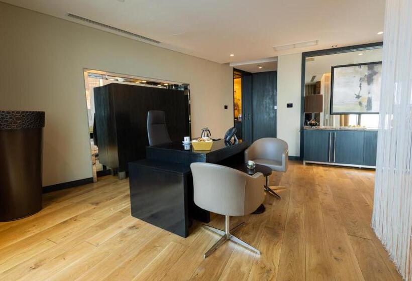 سوئیت با چشم‌انداز, Amman Rotana