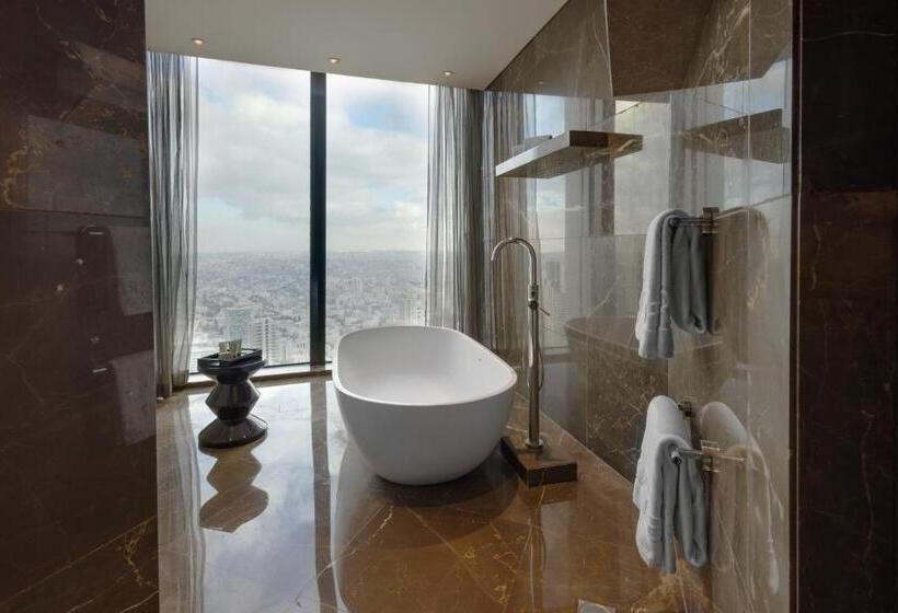 سوئیت با چشم‌انداز, Amman Rotana