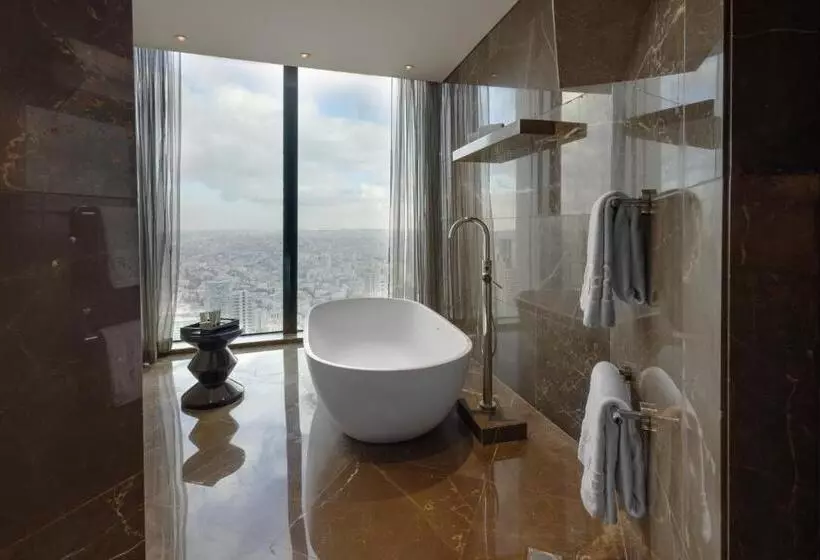 سوئیت با چشمانداز, Amman Rotana