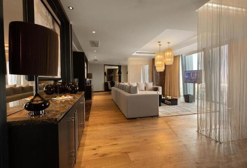 سوئیت با چشم‌انداز, Amman Rotana