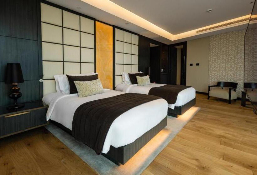 سوئیت با چشم‌انداز, Amman Rotana