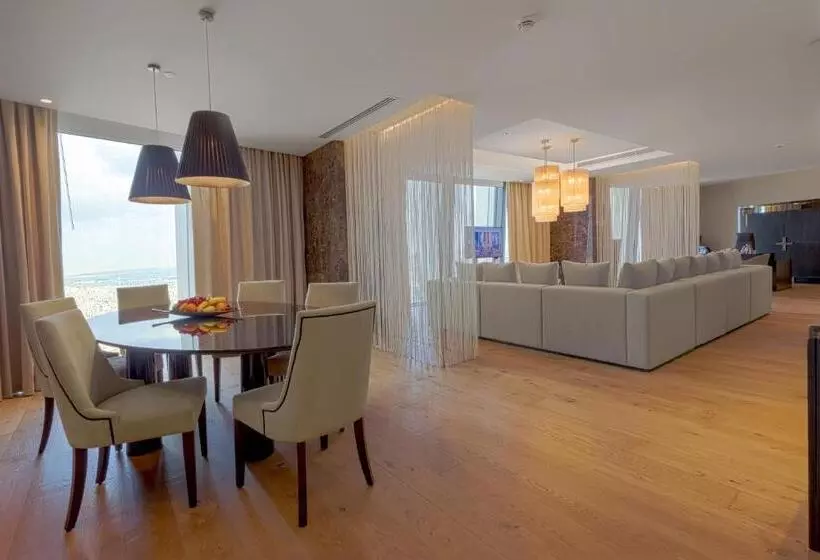 سوئیت با چشمانداز, Amman Rotana