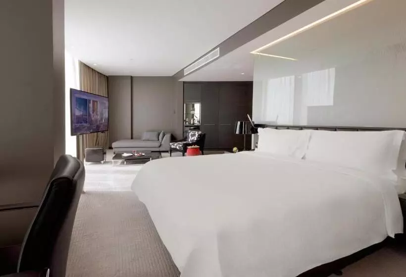 اتاق استاندارد با تخت بزرگ, Amman Rotana