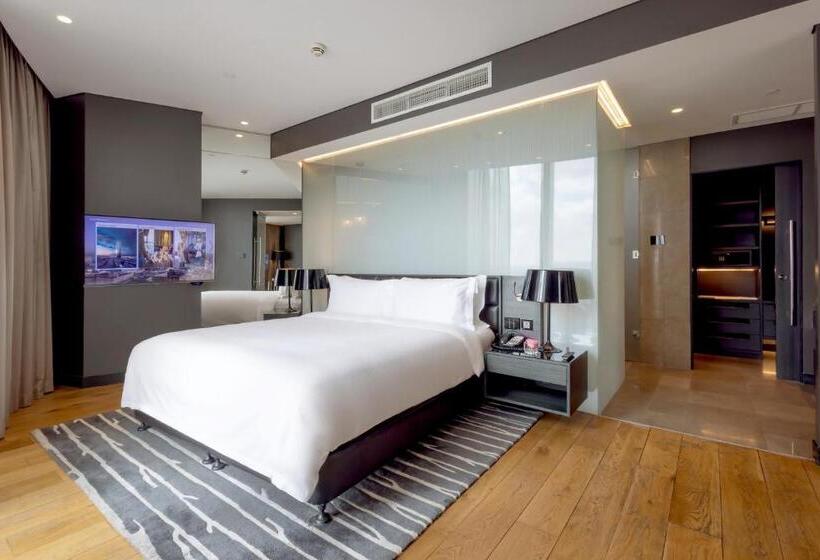 Club Room King Bed, Amman Rotana